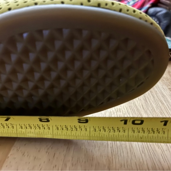 Aerosols Yellow-Green Flats - Picture 11 of 14